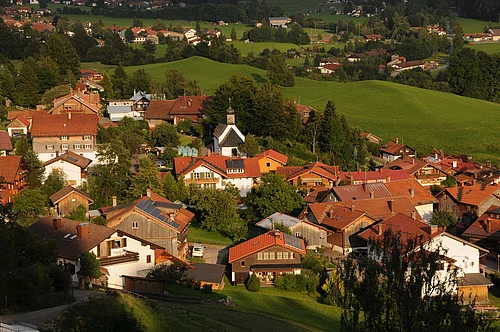 Luftbild mit Kapelle